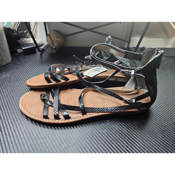 Lane Bryant Sandals Sz 12W Thong Cross Strappy Gladiator Back Zip Flat Black - Picture 5 of 7